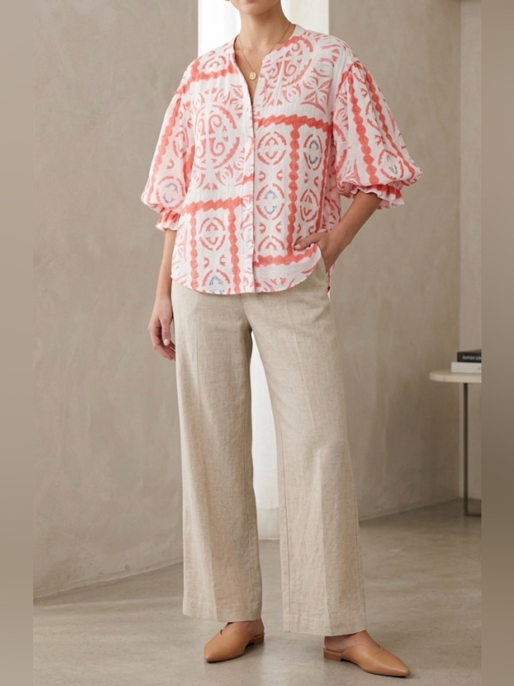 Fate two tone floral print White and Coral Patterned Button-Front Women's top S